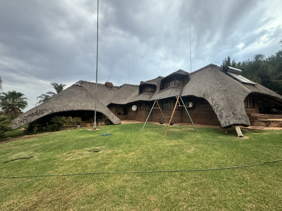 6 Bedroom Property for Sale in Doringkruin North West